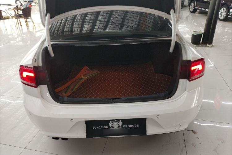 Used Volkswagen Lamando 2018 230TSI DSG Fashion Edition Trunk