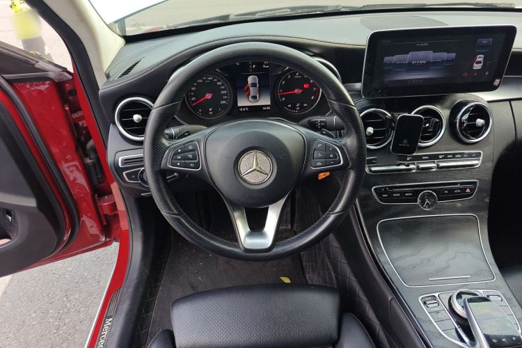 Used Mercedes-Benz C-Class 2017 Facelift C 200 L Sport Edition Steering Wheel