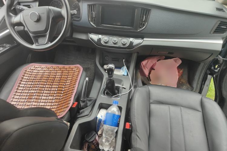 Used FORTHING Lingzhi 2023 M5L 1.6L Base Model 7 Seats Center Console