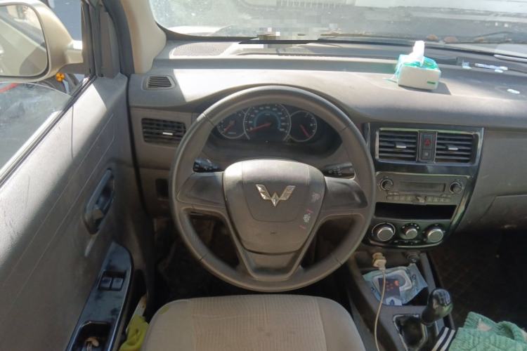 Used Wuling Rongguang V 2016 1.2L Standard Version