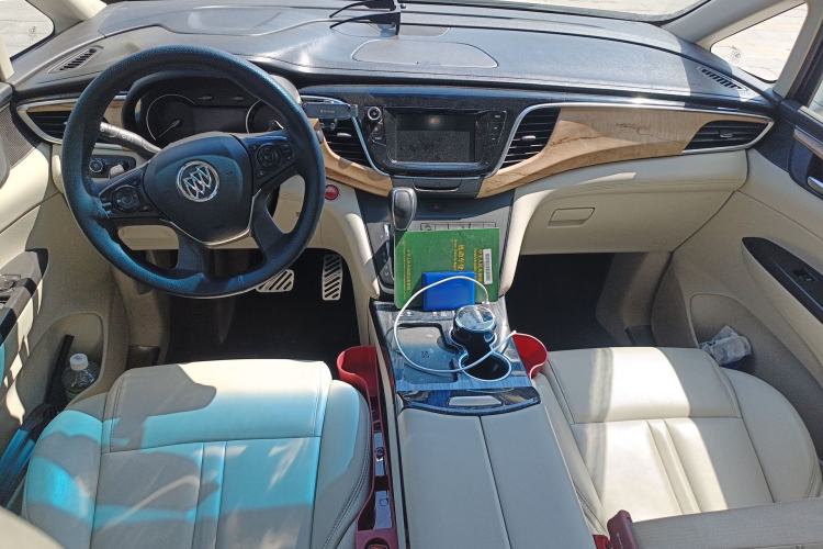 Used Buick GL8 2017 ES 28T Comfort Model China V Standard Center Console