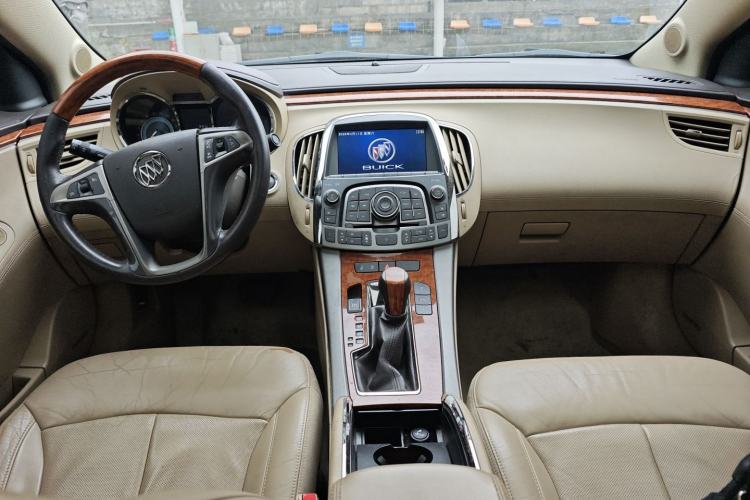 Used Buick LaCrosse 2011 2.4L SIDI Luxury Edition Center Console