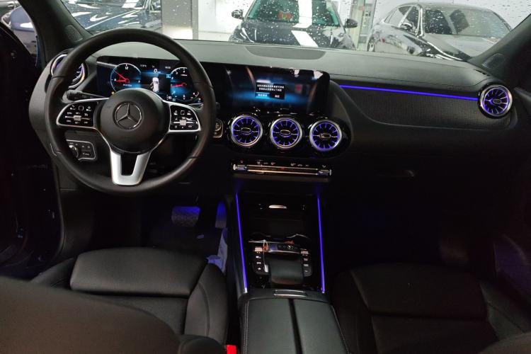 Used Mercedes-Benz GLA 2022 Facelifted GLA 200 Center Console