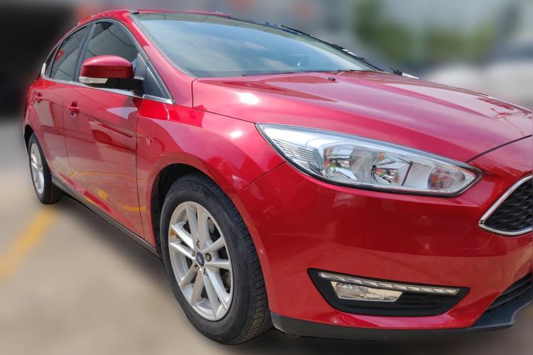 Used Ford Focus 2017 Hatchback EcoBoost 180 Automatic Elite Model Front Right 45 Deg