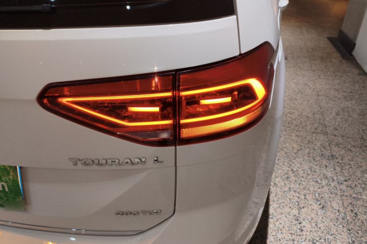 Used Volkswagen Touran 2018 Volkswagen Touran L 280TSI DSG Luxury Edition 7 Seats