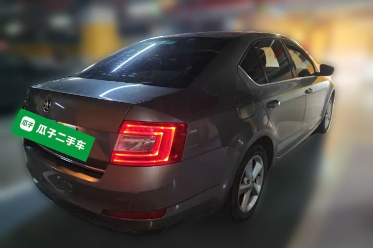 Used Skoda Octavia 2015 1.4TSI DSG Yijun Edition Rear Right 45 Deg