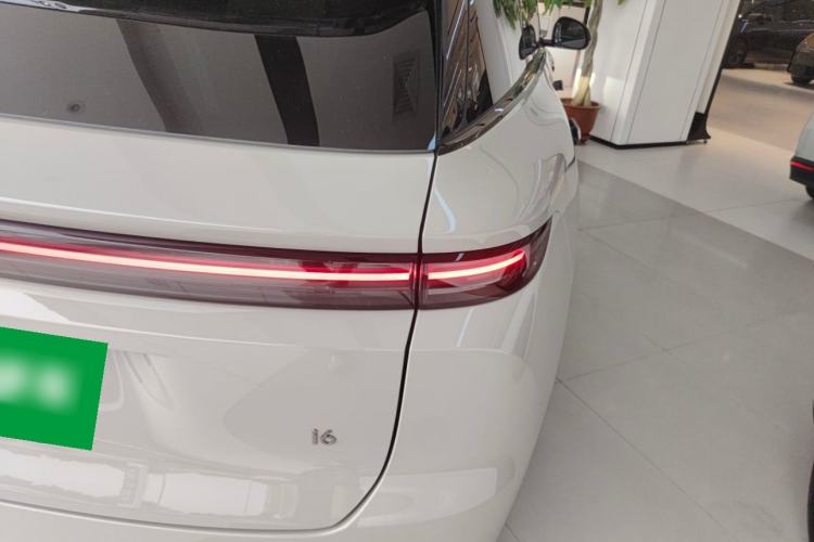 Used Li Auto i6 2025 Model Two-Wheel-Drive Standard Type
