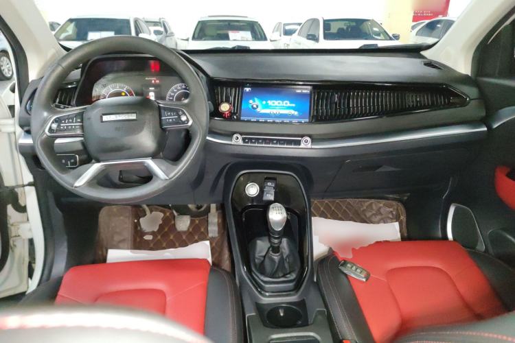 Used Haval H2s 2018 Red-Label 1.5T Manual Fashion Edition Center Console