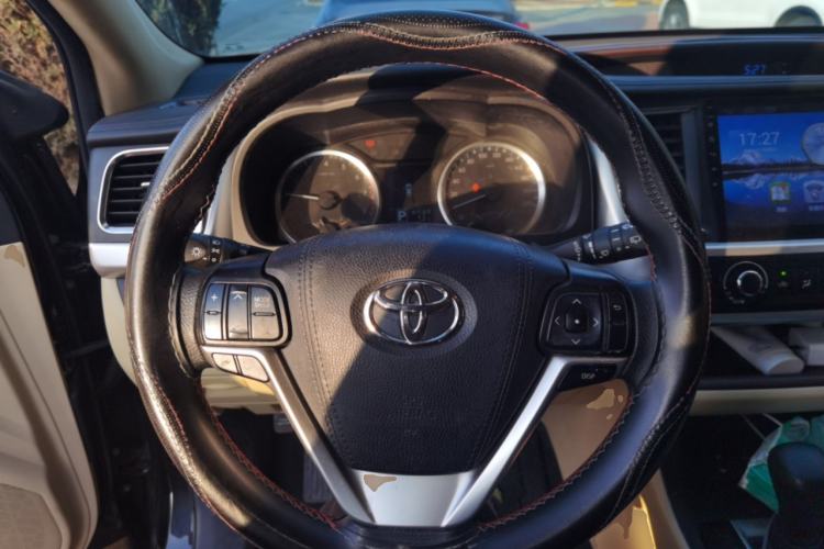 Used Toyota Highlander 2018 2.0T Two-Wheel Drive Elite Edition 7 Seats Emission Standard China V Steering Wheel