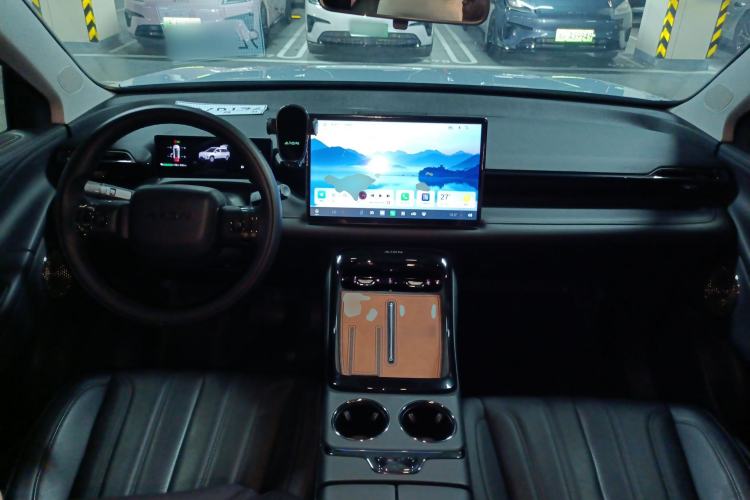 Used AION V 2024 Aion Tyrannosaurus 650 Smart Luxury Edition Center Console