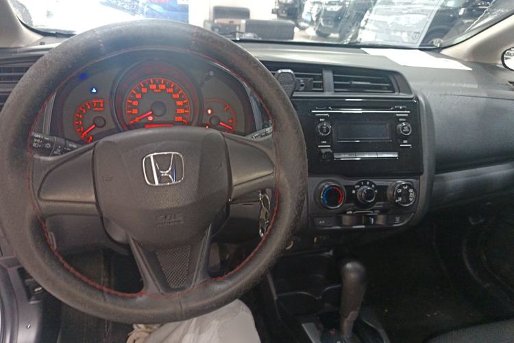 Used Honda Fit 2016 1.5L LX CVT Comfort Model Center Console