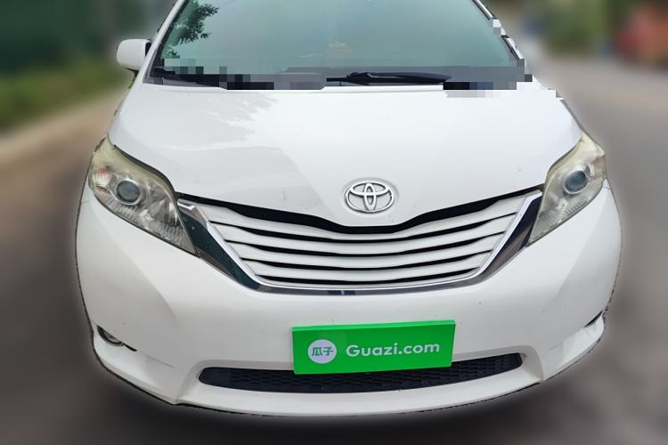 Used Toyota SIENNA 2015 3.5L Two-Wheel Drive LE Front