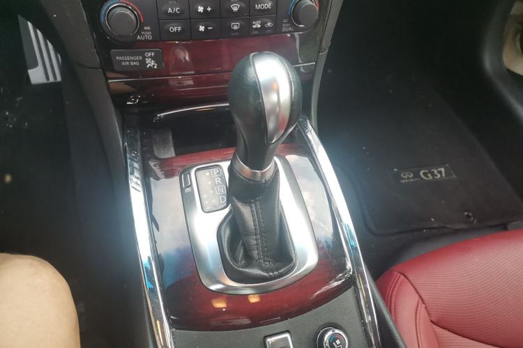 Used Infiniti G Series 2010 G37 Coupe Convertible Rosewood Edition Gear Lever