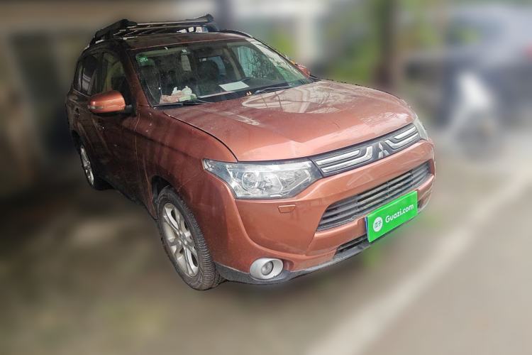 Used Mitsubishi Outlander 2013 2.4L Four-Wheel Drive Luxury Navigation Version 7 Seats