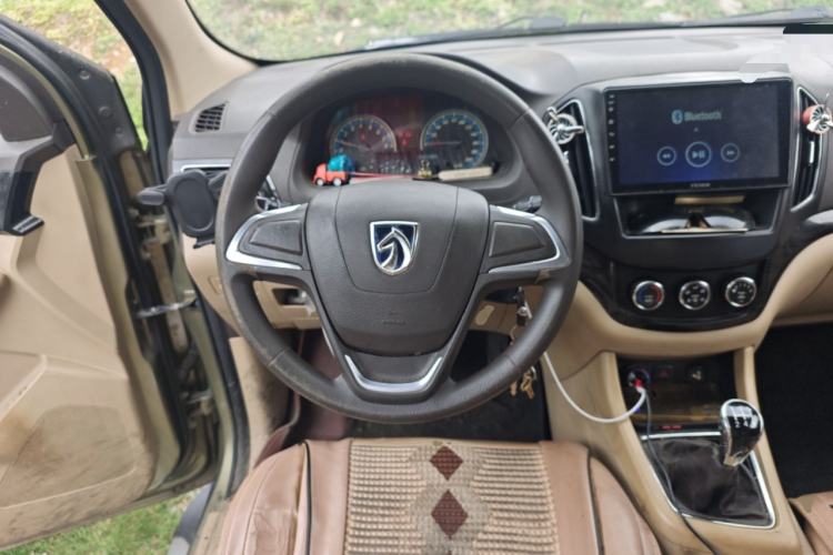Used Baojun 730 2014 1.5L manual Comfort version 7 seats Steering Wheel