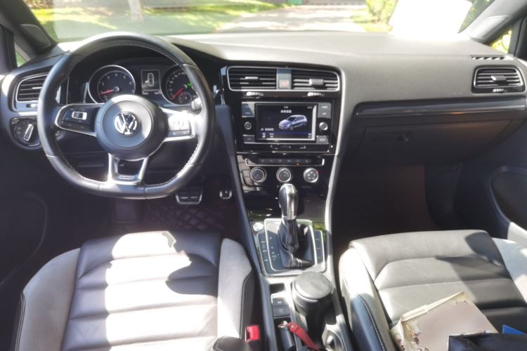 Used Volkswagen Golf 2018 280TSI Automatic R-Line Model Center Console