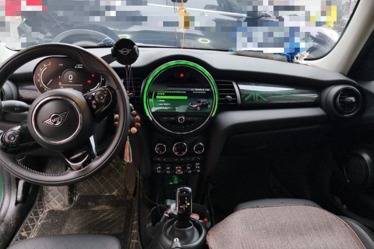 Used MINI 2020 1.5T COOPER Artist Five-Door Edition Center Console