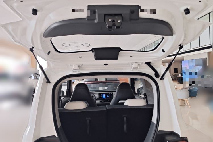 Used Livan Blue Balloon 2025 Model Dynamic Version Trunk