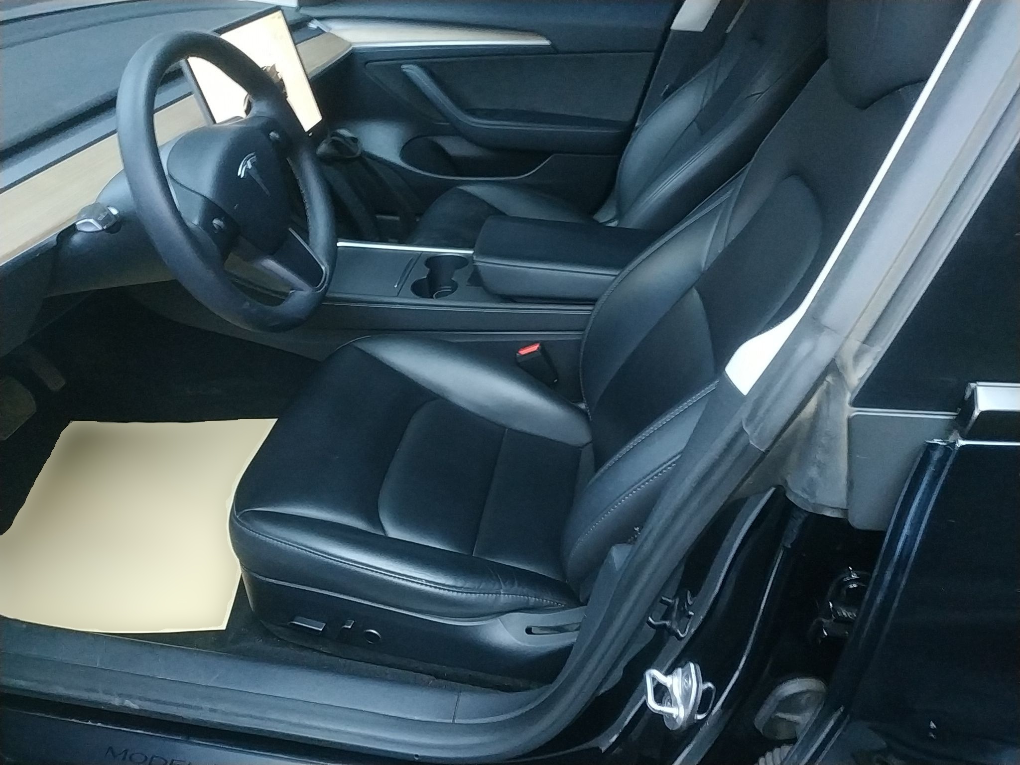 Переднее сиденье в автомобиле