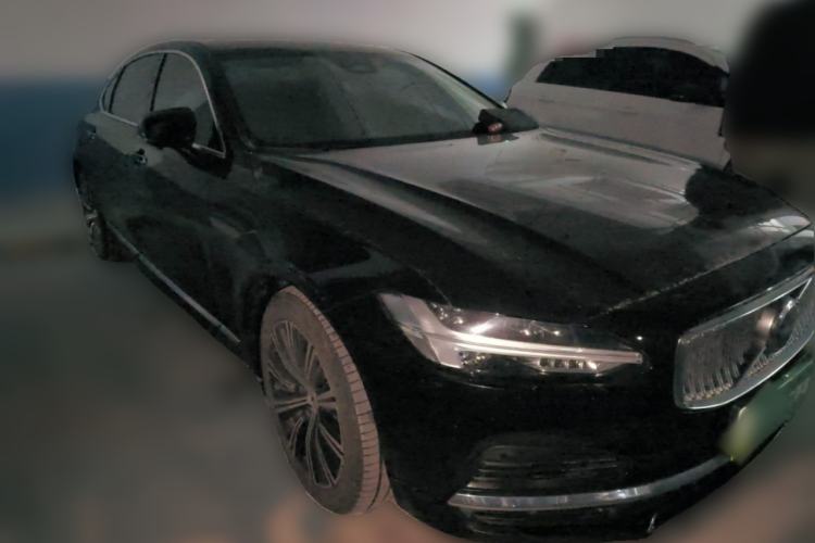 Used Volvo S90 New Energy 2022 T8 eDrive Hybrid Luxury Edition Front Right 45 Deg