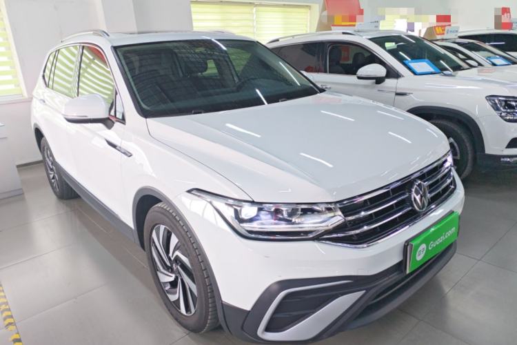 Used Volkswagen Tiguan L 2023 330TSI Automatic Two-Wheel Drive Smart Edition Front Right 45 Deg