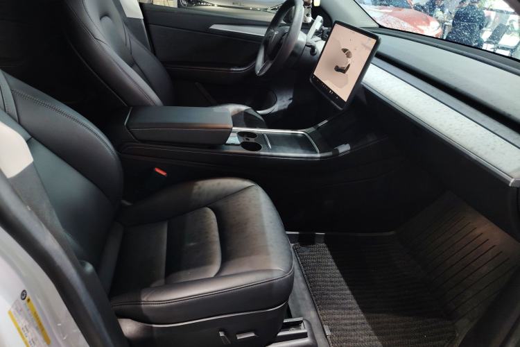 Used Tesla Model Y 2023 Rear-Wheel-Drive Version Right Front Seat