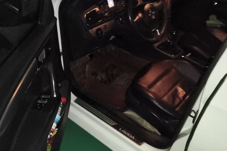 Used Volkswagen Lavida 2013 Revised Version 1.4 TSI Manual Comfort Edition Driver Seat