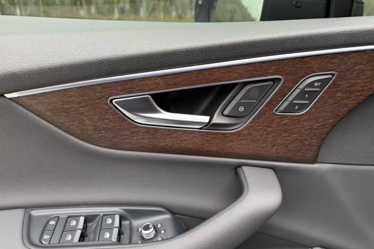 Used Audi Q7 2021 45 TFSI quattro S line Sport model
