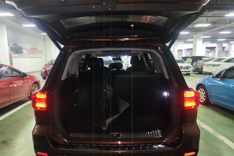 Used Roewe RX8 2018 30T Smart Connectivity Two-Wheel Drive Flagship Edition
