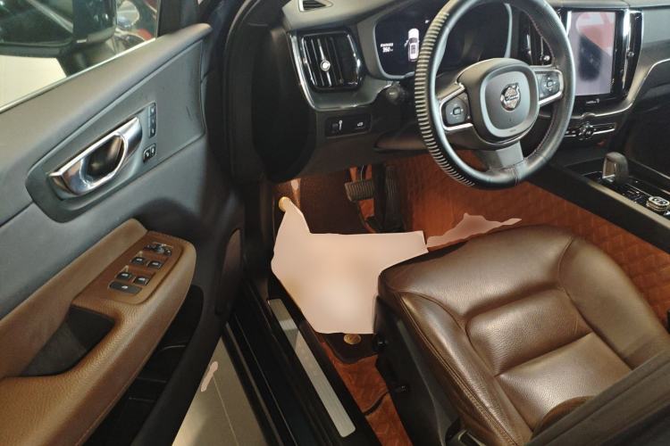 Used Volvo XC60 2022 B5 4x4 Zhiyi Luxury Edition
