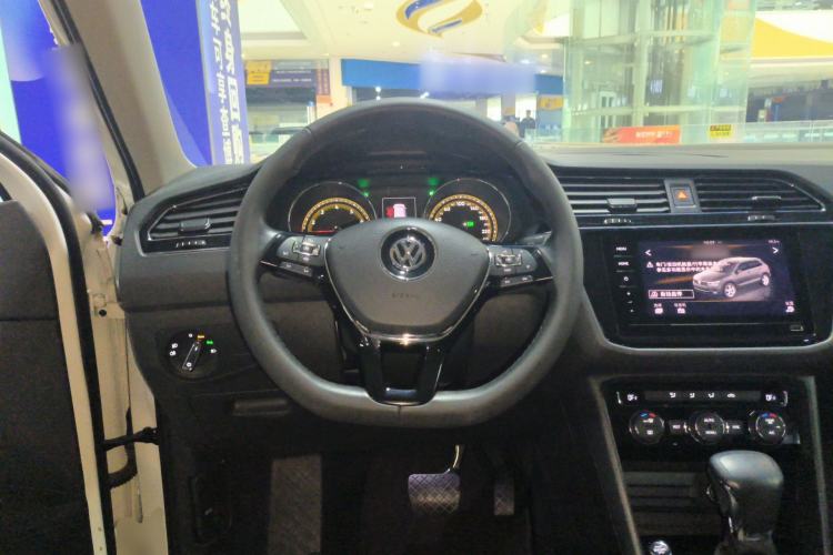 Used Volkswagen Tiguan L 2020 330TSI Automatic Two-Wheel Drive Panoramic Comfort Edition China VI Standard Steering Wheel