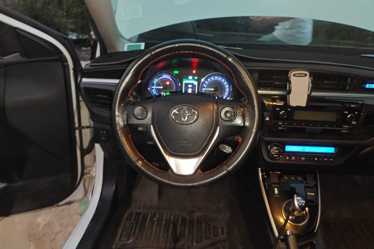 Used Toyota Levin 2016 Dual-Engine 1.8H GS E-CVT Elite Model with Sunroof Steering Wheel