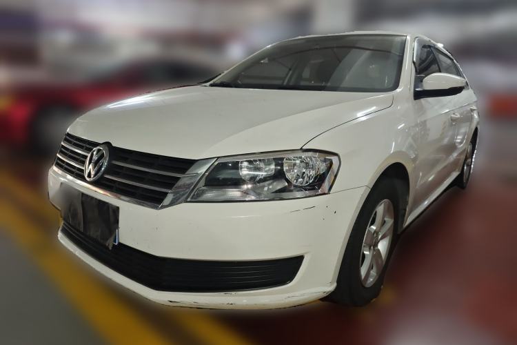 Used Volkswagen Gran Lavida 2013 1.6L Manual Fashion Model