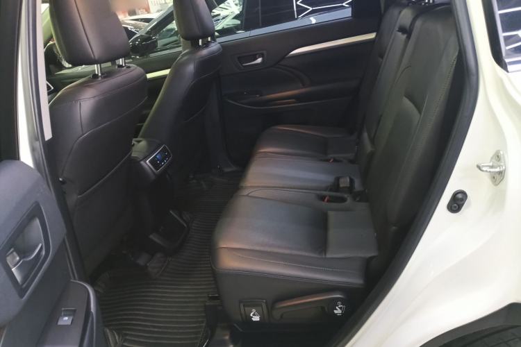 Used Toyota Highlander 2018 2.0T Two-Wheel Drive Luxury Edition 7 Seats China VI Standard Left Rear Seat