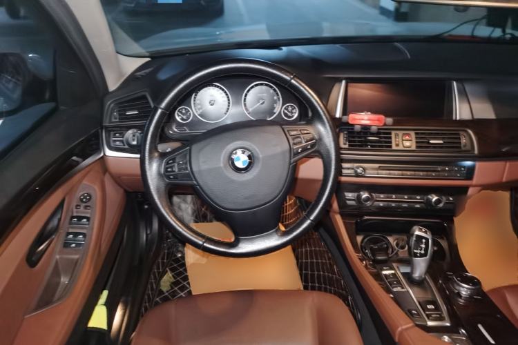 Used BMW 5 Series 2014 525Li Leading Model
