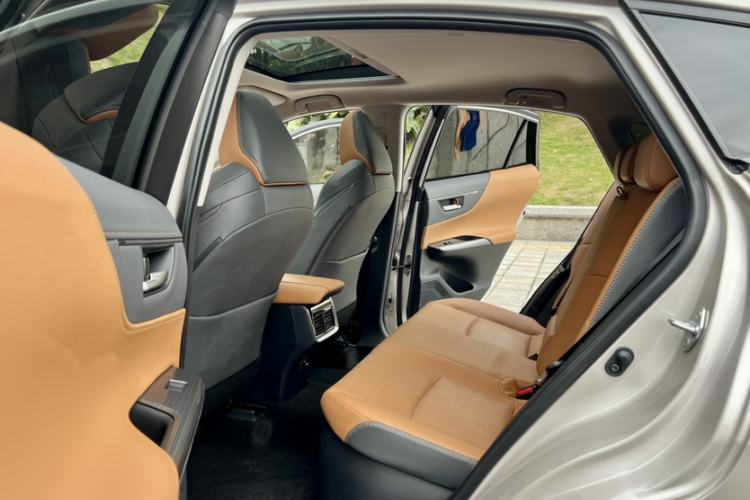 Used Toyota Venza 2022 Dual-Engine 2.5L CVT Two-Wheel Drive Prestige Edition Interior 5