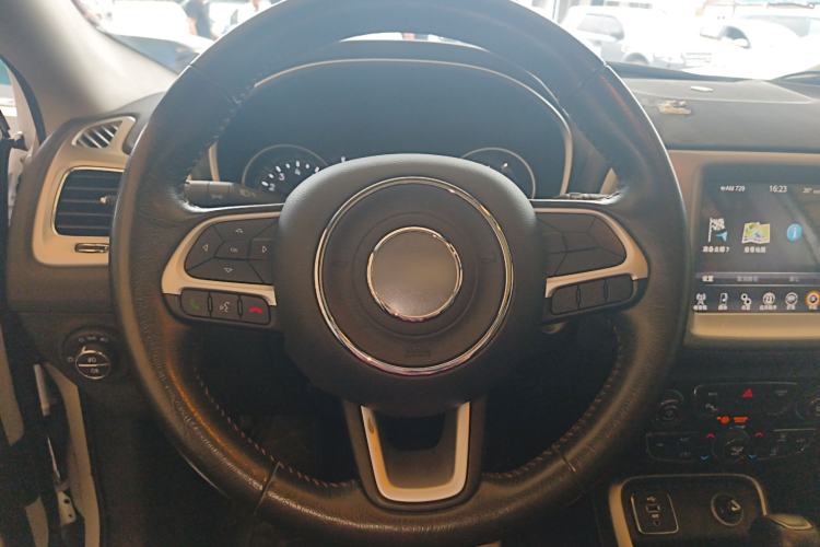 Used Jeep Compass 2017 200T Automatic Family Edition Steering Wheel