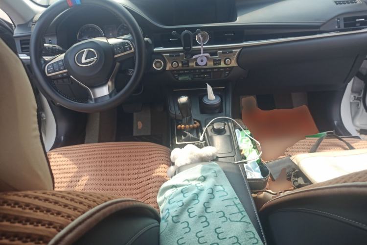 Used Lexus ES 2016 200 Midnight Special Limited Edition Center Console