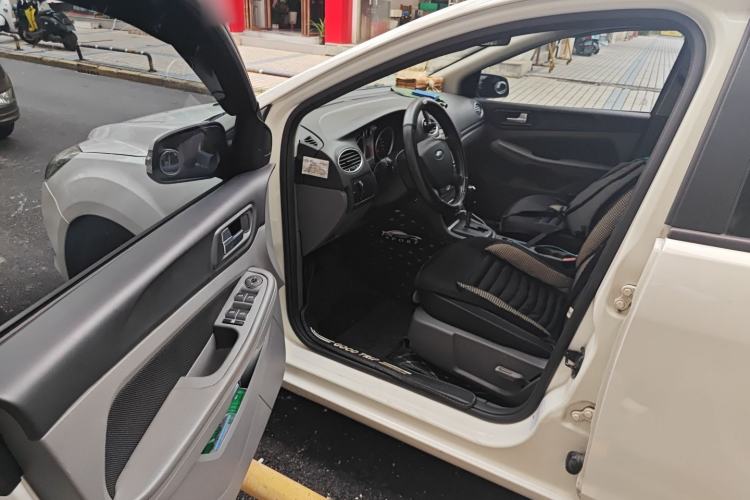 Used Ford Focus 2013 Hatchback Classic 1.8L Automatic Base Model
