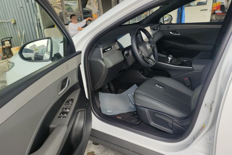 Used BYD Qin PLUS 2025 DM-i Smart Drive 55KM Leading Model Driver Seat