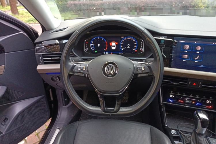 Used Volkswagen Passat 2020 330TSI Luxury Edition China VI