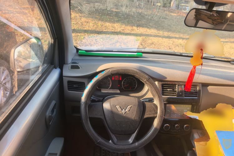 Used Wuling Rongguang V 2016 1.5L Practical Version Non-Power-Assisted
