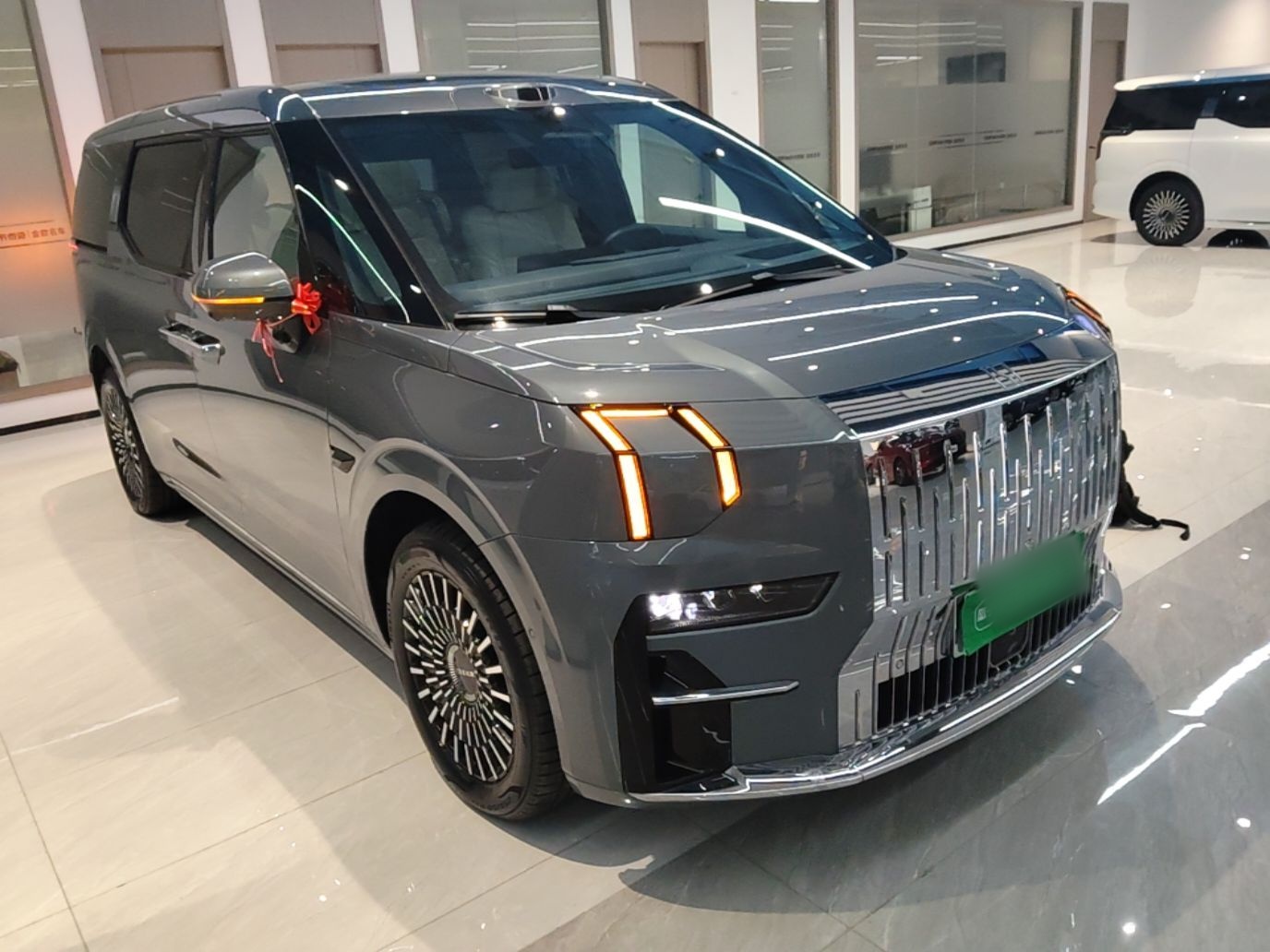 Zeekr 009 2024 Six-Seat Executive Version 4WD 108 kWh — снимка 12