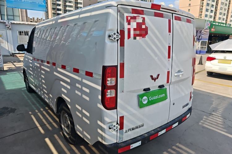 Used Wuling Yangguang 2024 230km Practical Enclosed-Window Version 60kW