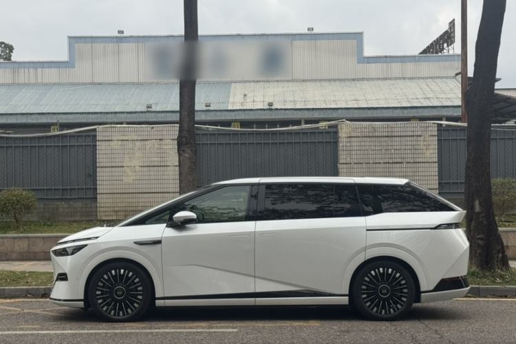 Used XPeng X9 2025 740 Ultra-Long Range Max
