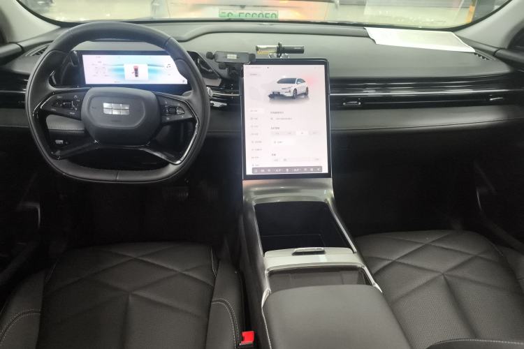 Used Geely Galaxy L6 2024 125km PLUS Dragon Edition
