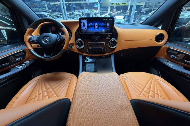 Used Mercedes-Benz Vito 2023 2.0T Elite Version 7 Seats Steering Wheel