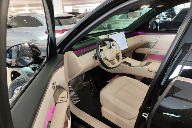 Used ONVO Luxeed L90 2025 Model—Ultra Six-Seater Version
