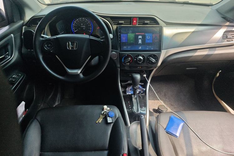 Used Honda Crider 2016 1.8L CVT Luxury Edition Center Console