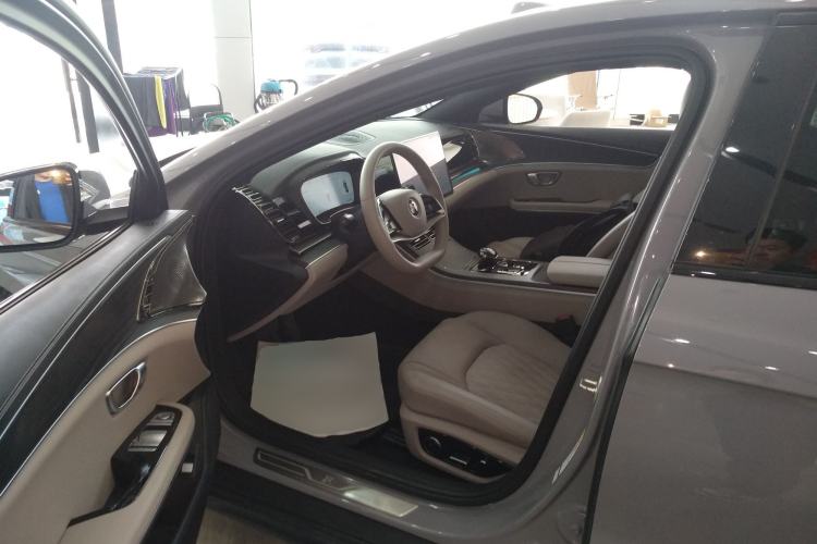 Used BYD Han 2025 DM-i Intelligent Driving Edition 125KM LiDAR Flagship Model
